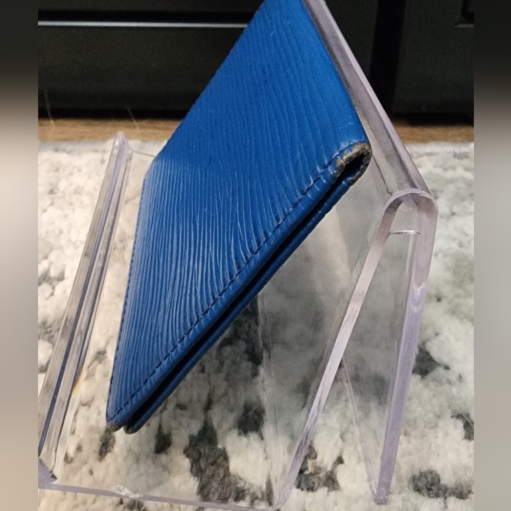 Louis Vuitton Blue Epi Bifold ID Card Holder - Picture 6 of 7